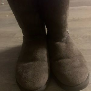 Uggs, chocolate, short